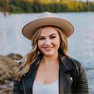 Meet your Posher, Elle